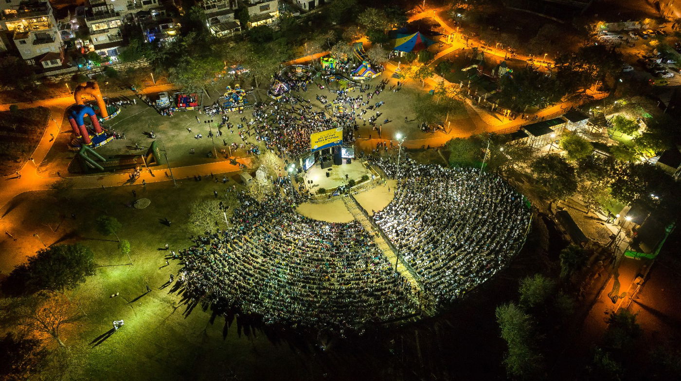 מהאוויר: כך חוגגים פסח בעיר אלעד • צפו