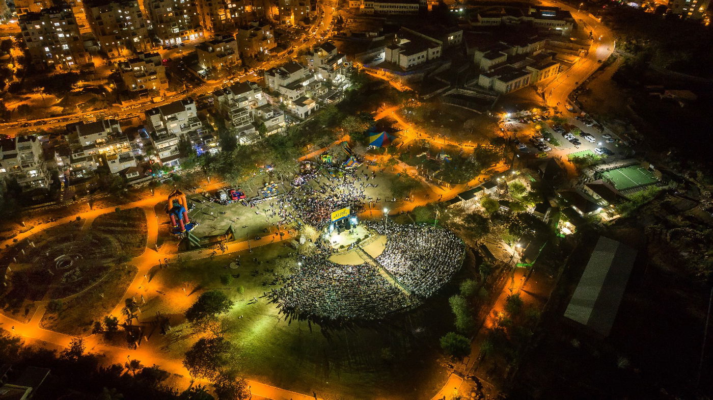 מהאוויר: כך חוגגים פסח בעיר אלעד • צפו