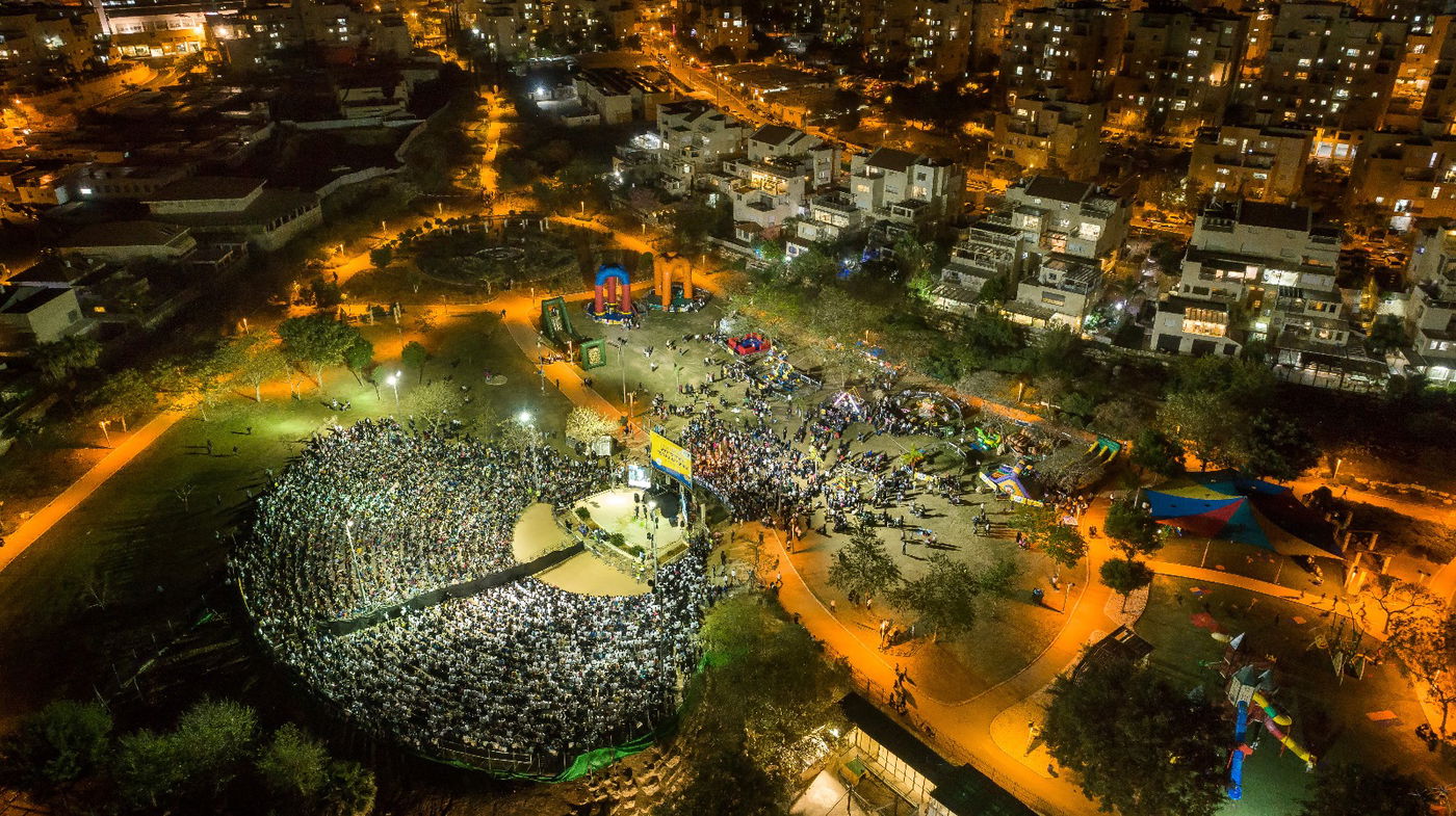 מהאוויר: כך חוגגים פסח בעיר אלעד • צפו