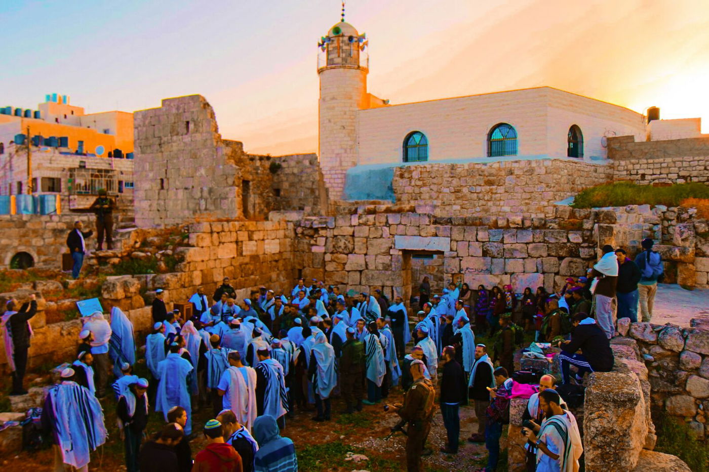 אחרי 4 שנים: תפילה בבית הכנסת העתיק
