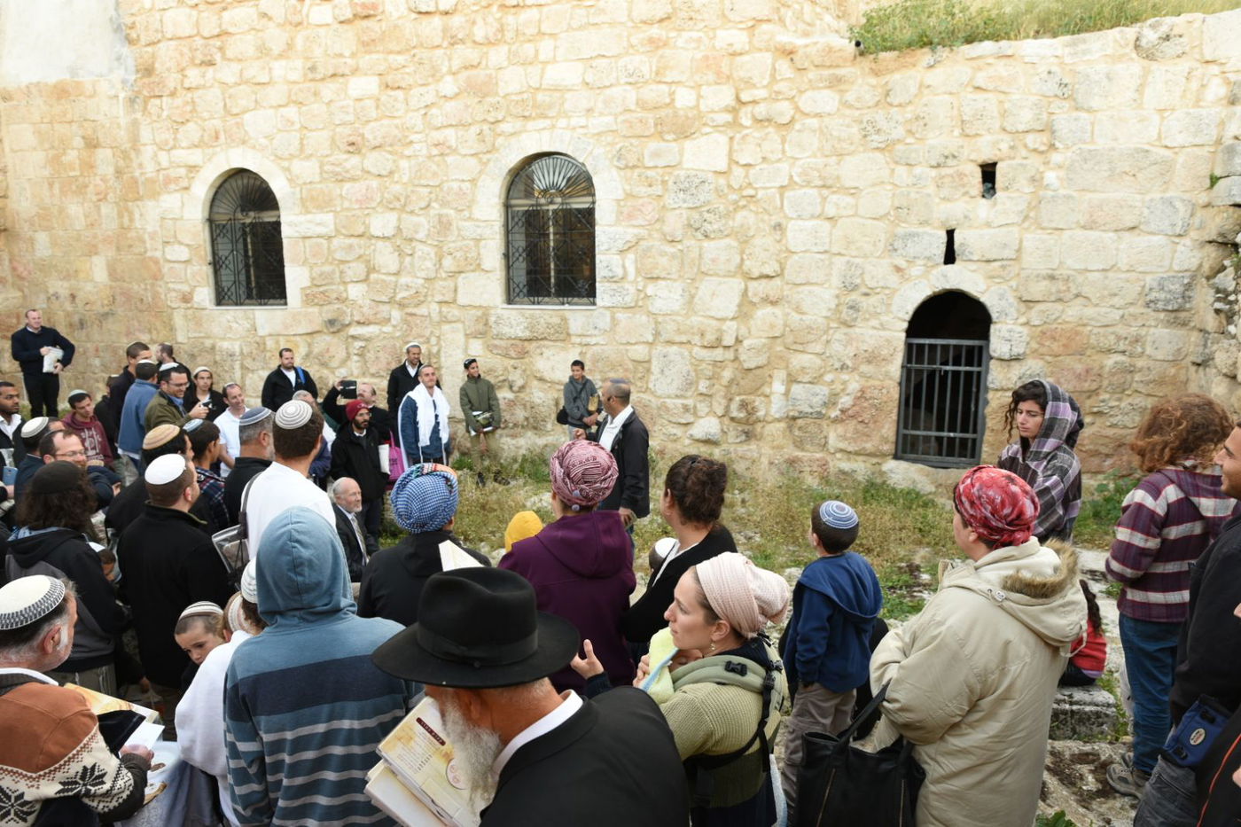 אחרי 4 שנים: תפילה בבית הכנסת העתיק
