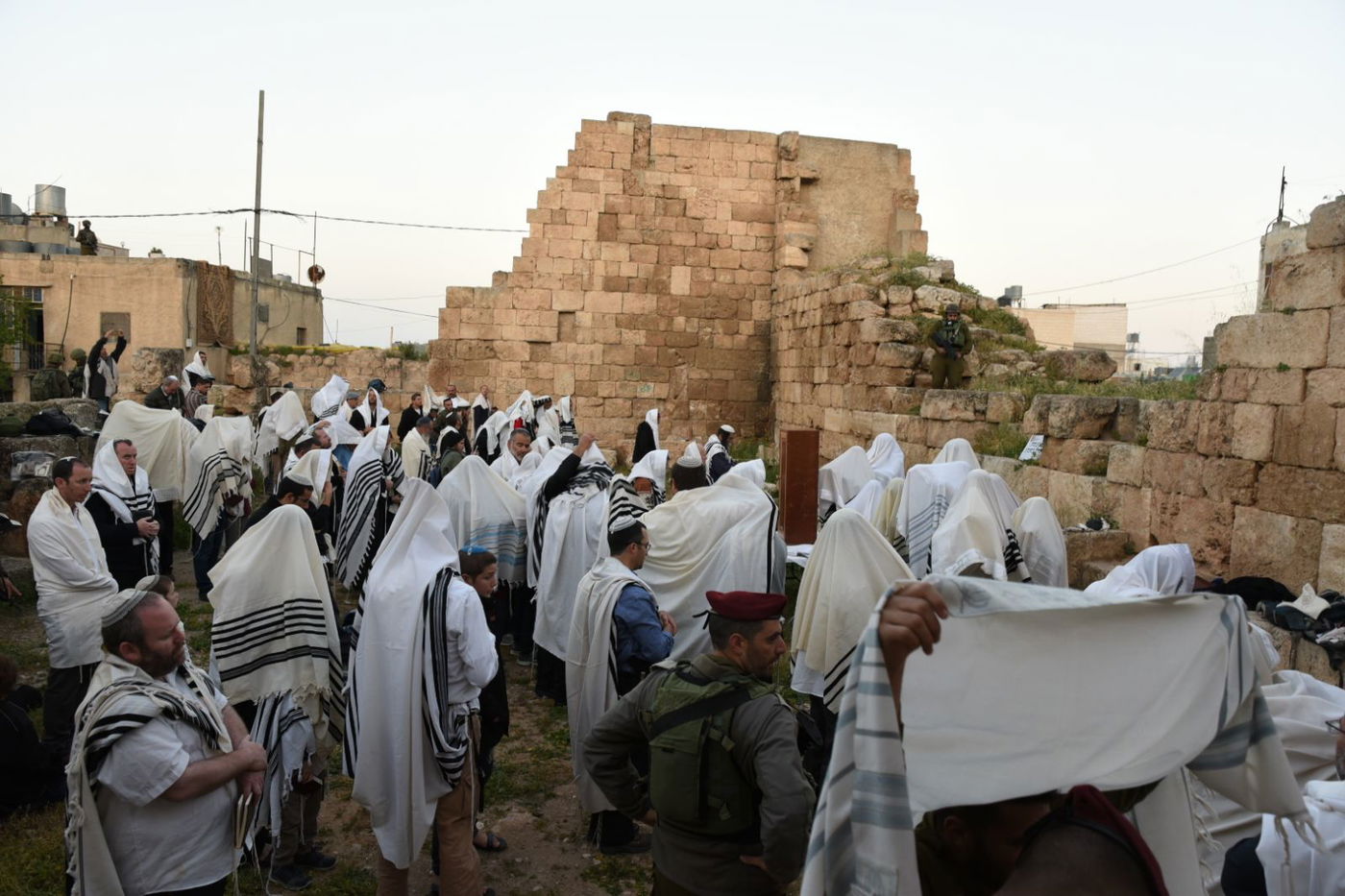 אחרי 4 שנים: תפילה בבית הכנסת העתיק