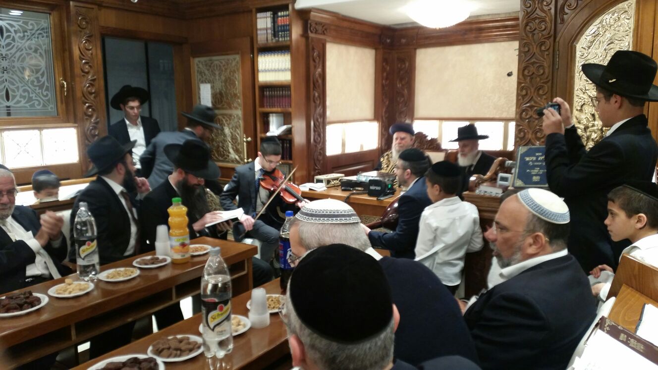 צפו: שמחת חג בבית זקן הראשונים לציון