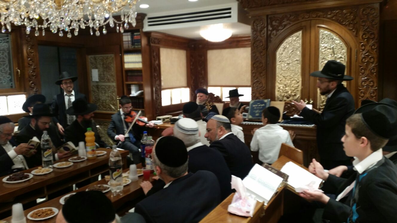 צפו: שמחת חג בבית זקן הראשונים לציון