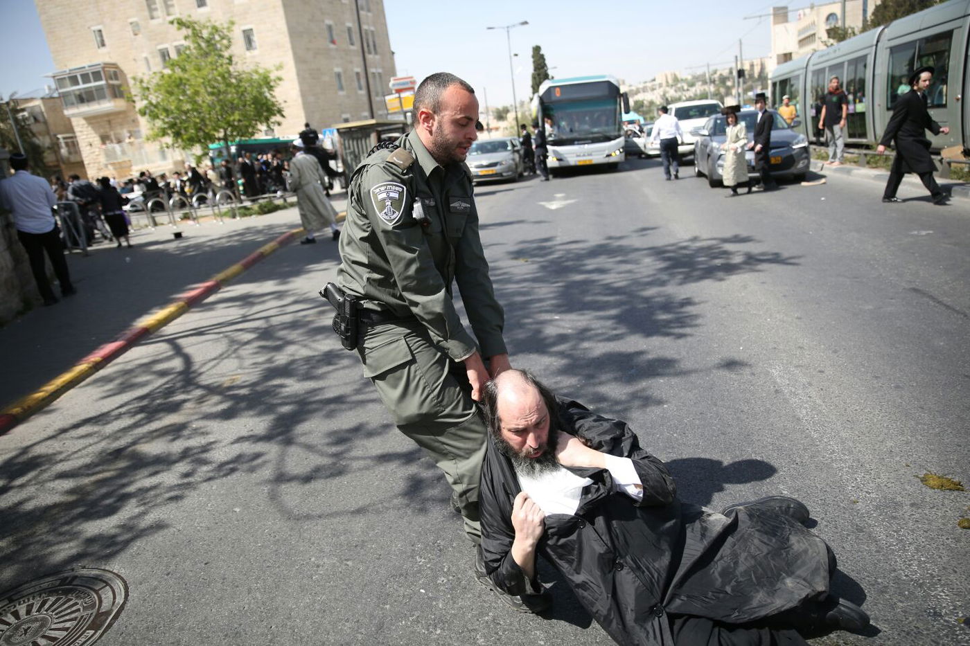 צפו: הפגנות סוערות בירושלים ובבית שמש נגד נתיחת גופת הפעוט