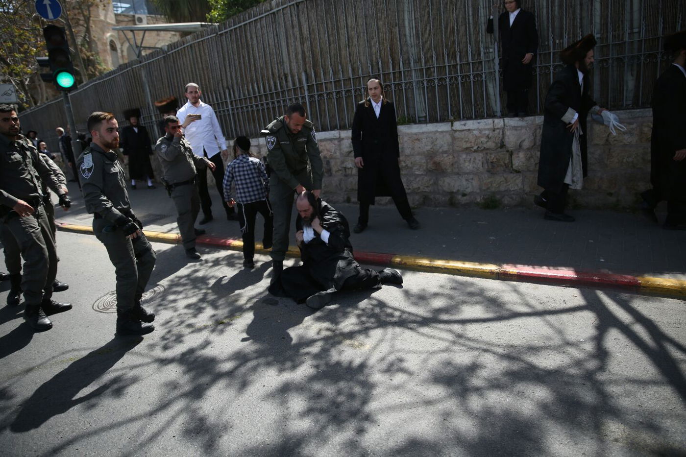 צפו: הפגנות סוערות בירושלים ובבית שמש נגד נתיחת גופת הפעוט