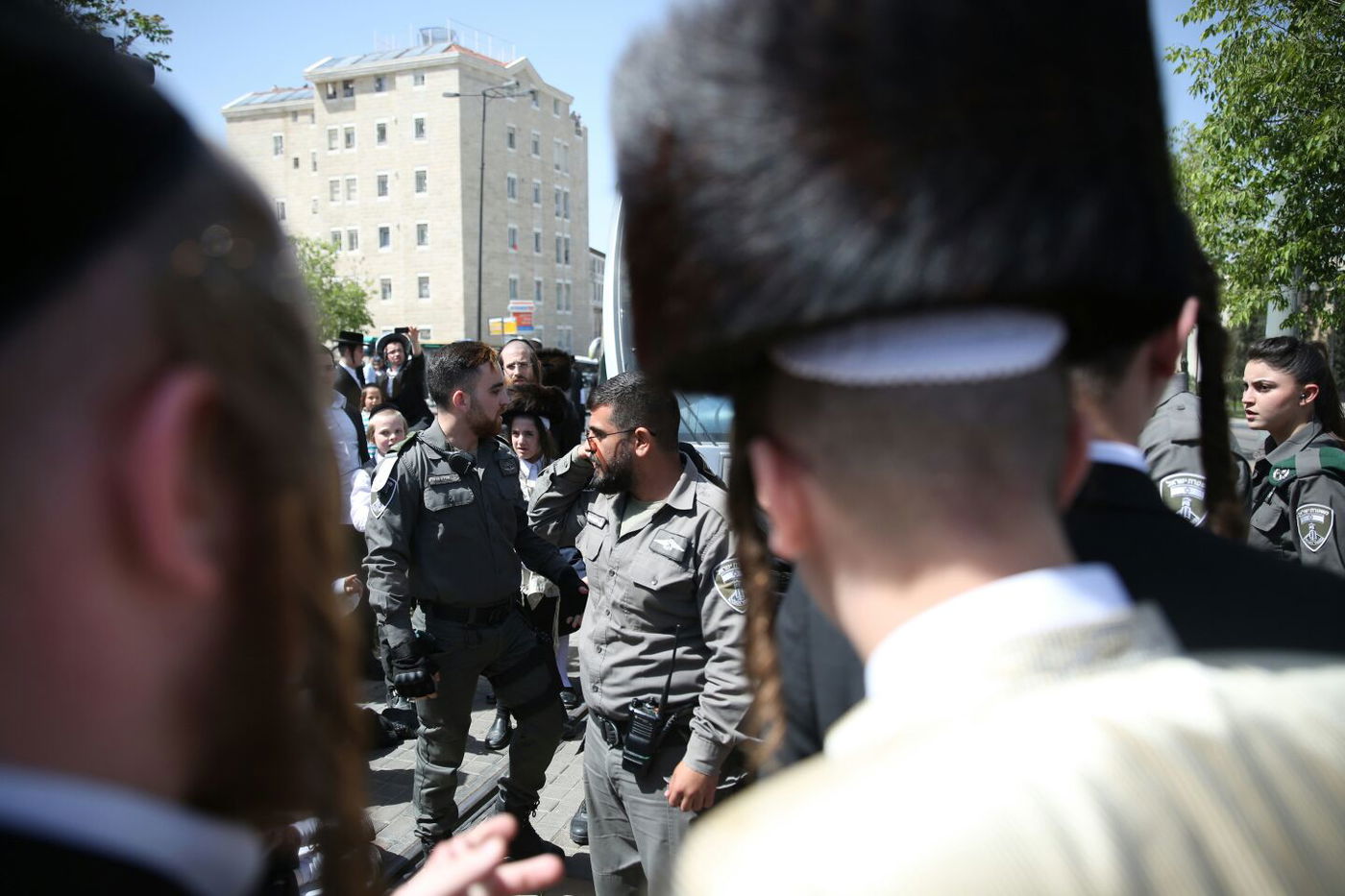 צפו: הפגנות סוערות בירושלים ובבית שמש נגד נתיחת גופת הפעוט