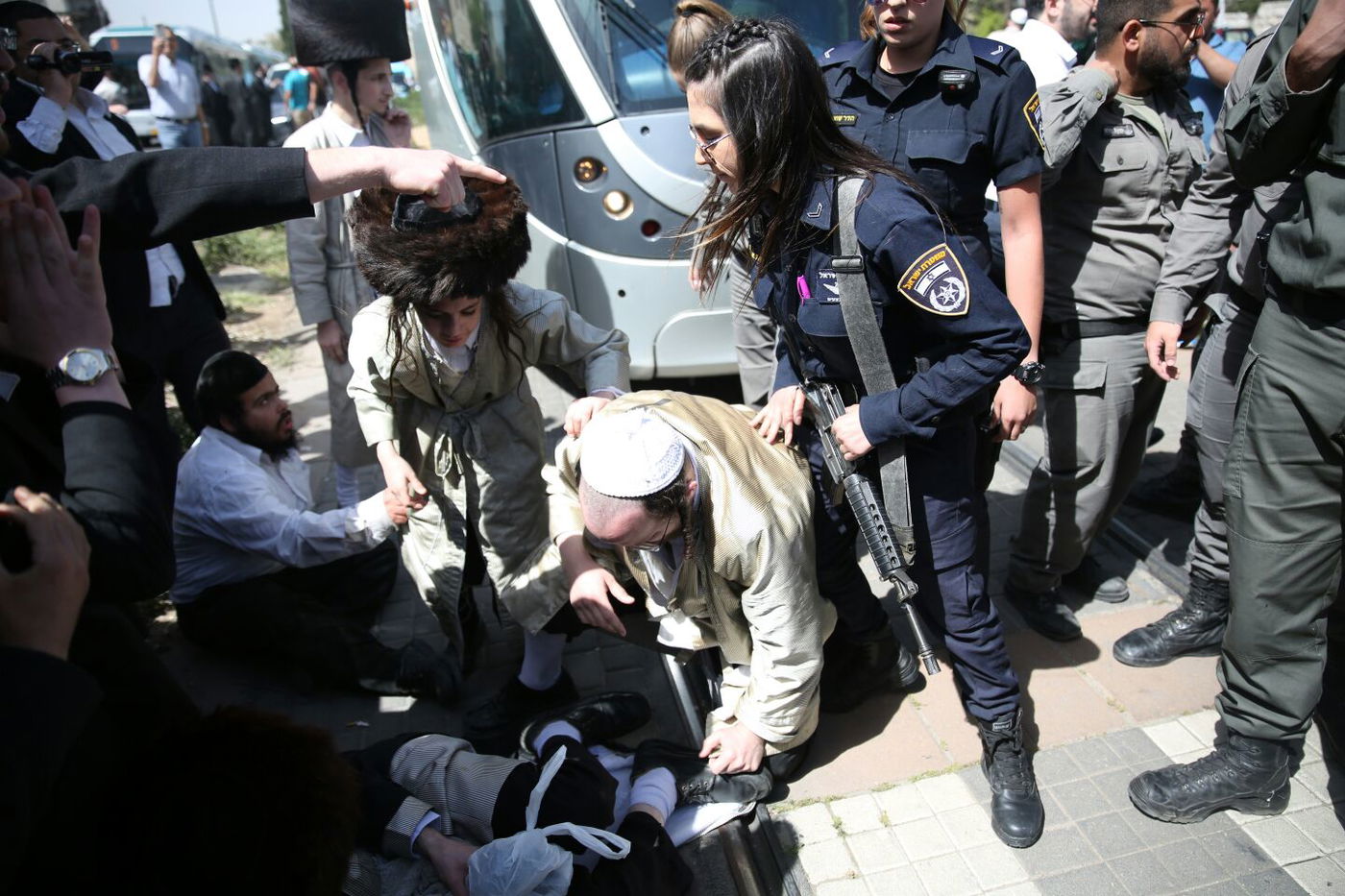 צפו: הפגנות סוערות בירושלים ובבית שמש נגד נתיחת גופת הפעוט