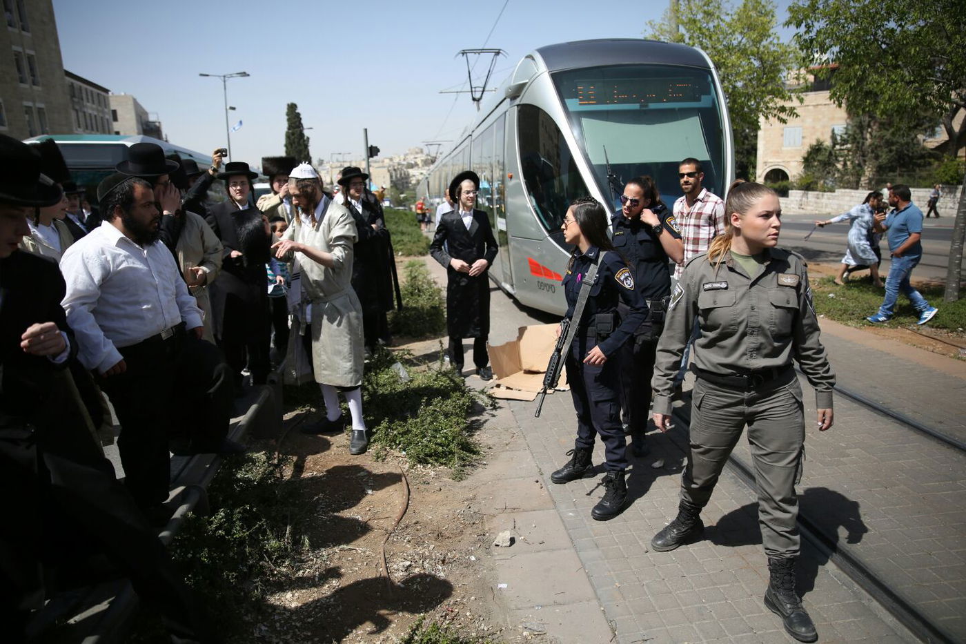 צפו: הפגנות סוערות בירושלים ובבית שמש נגד נתיחת גופת הפעוט