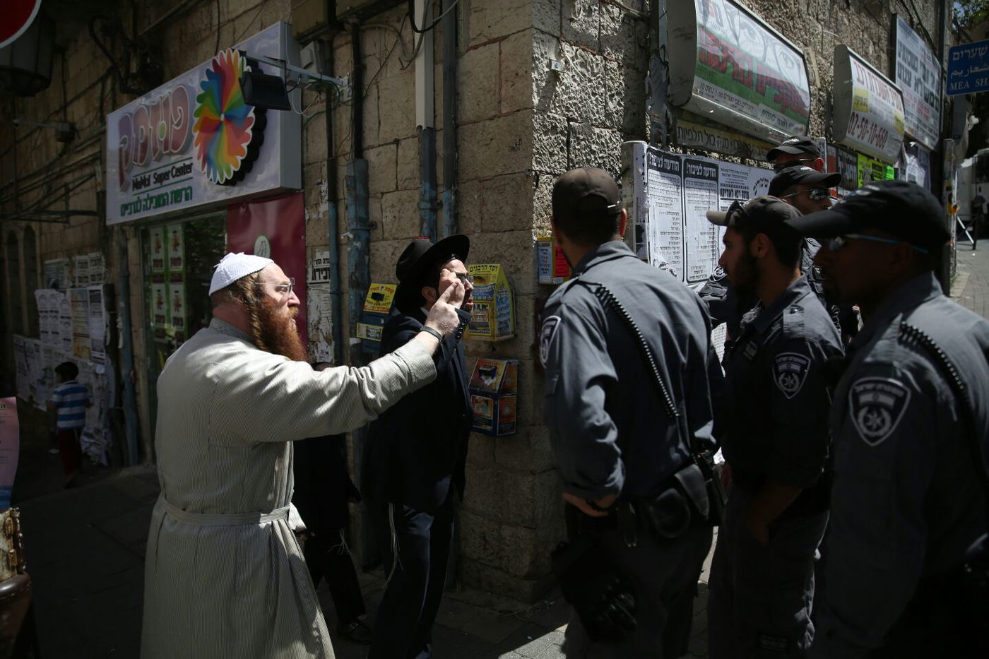 צפו: הפגנות סוערות בירושלים ובבית שמש נגד נתיחת גופת הפעוט