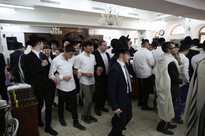 בשירה וריקודים: 'הלל' עם תלמידי ישיבת רש"י • צפו