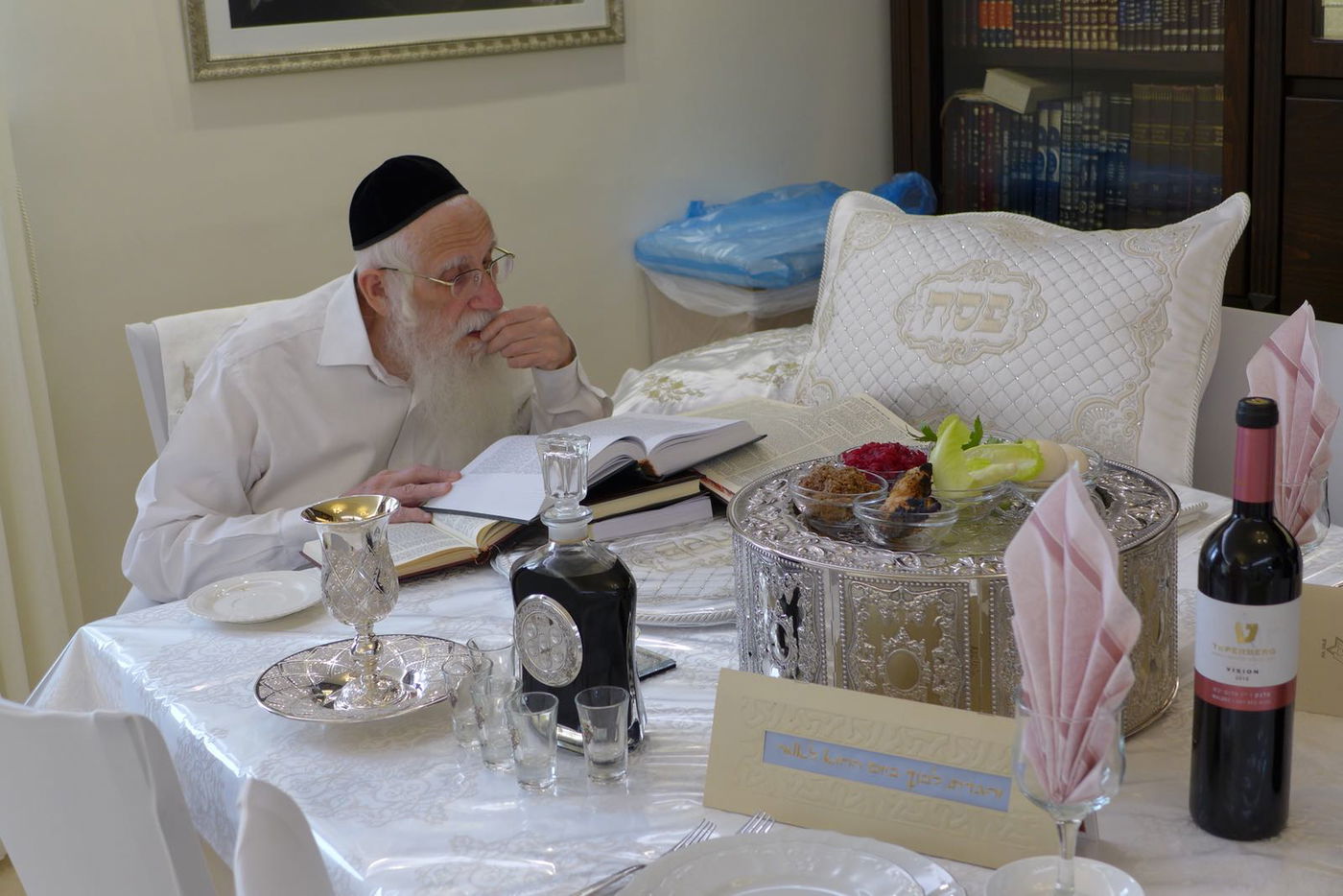 רבי עזריאל אוירבך בערב פסח