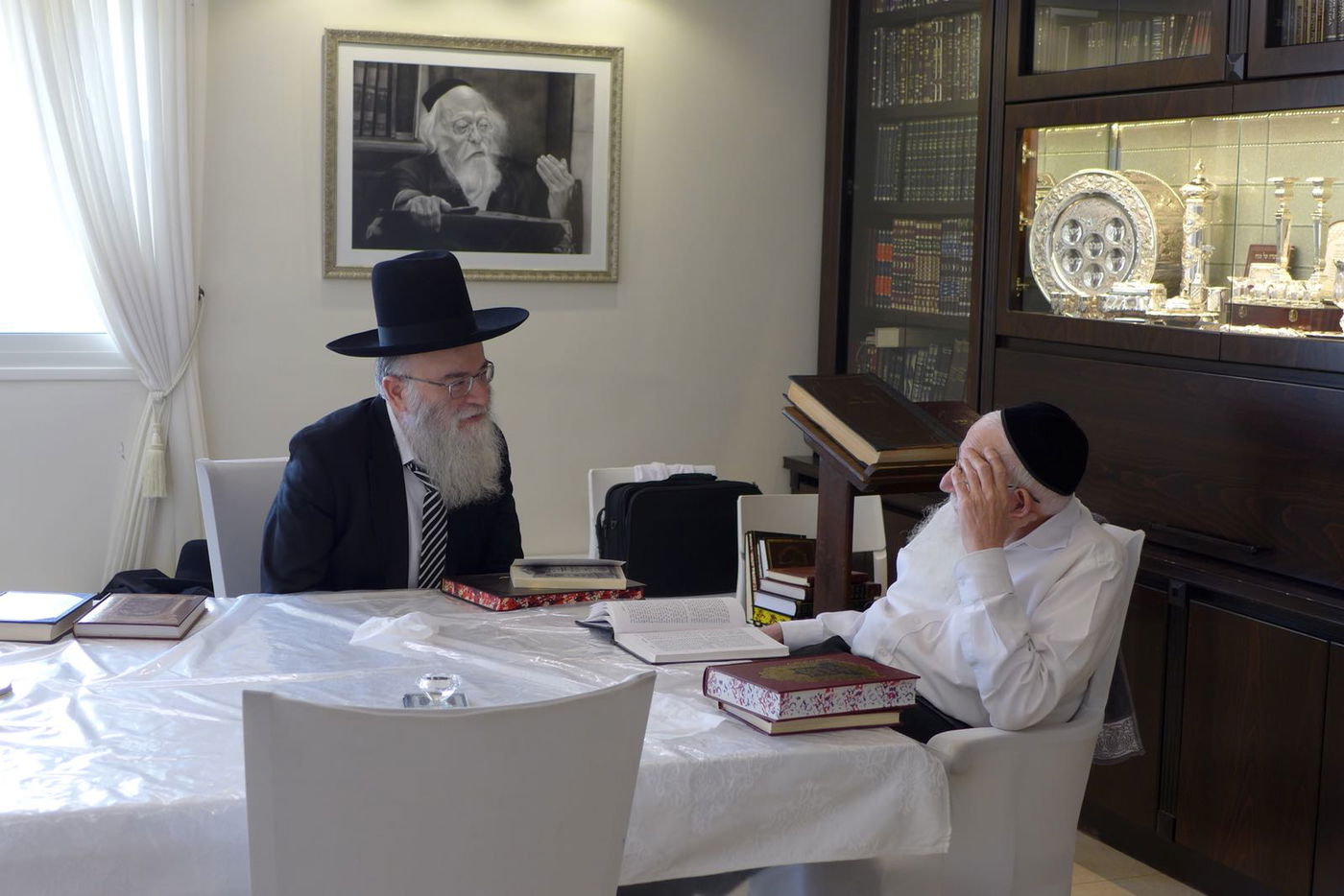 פסח במחיצת הגאון רבי עזריאל אוירבך • סיקור ותיעוד