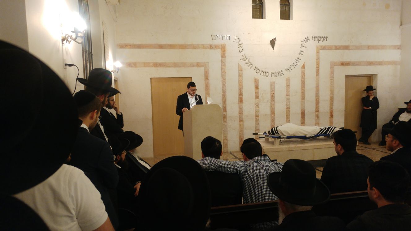 במקום שמחה - הלוויה: החתן שנשרף למוות הובא לקבורה