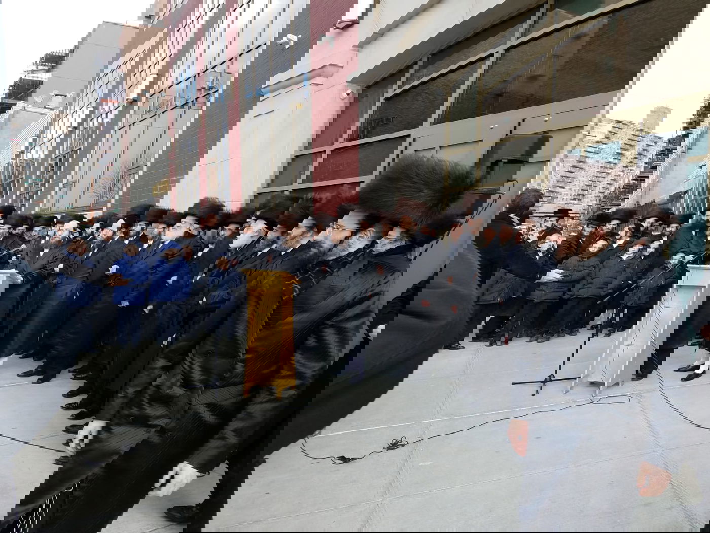 מאבק בין ההורים החרדים ליוצאים בשאלה