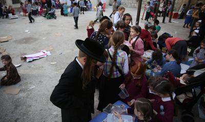 הצצה נדירה לשוק האג'ואים במאה שערים