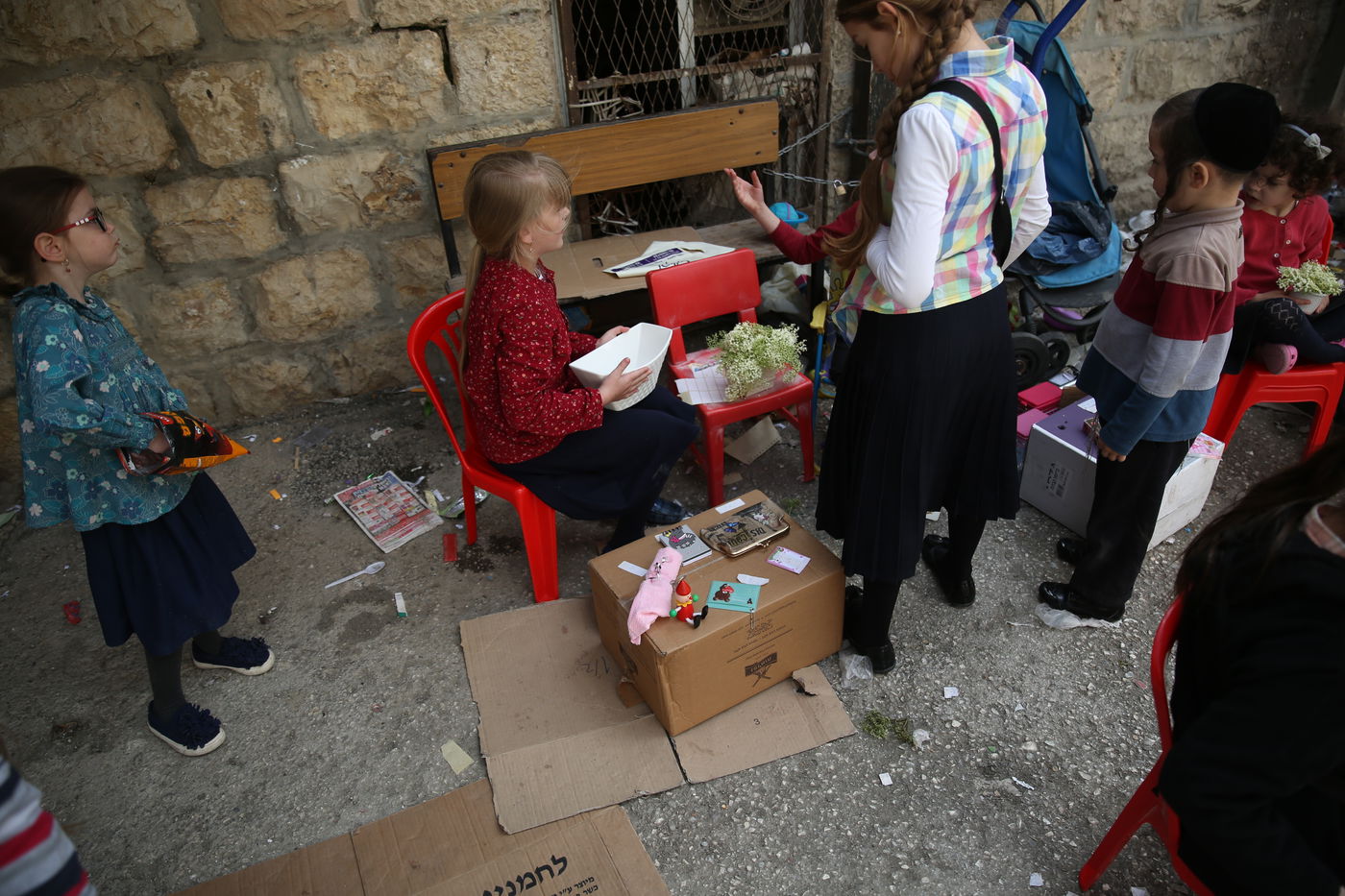 הצצה נדירה לשוק האג'ואים במאה שערים