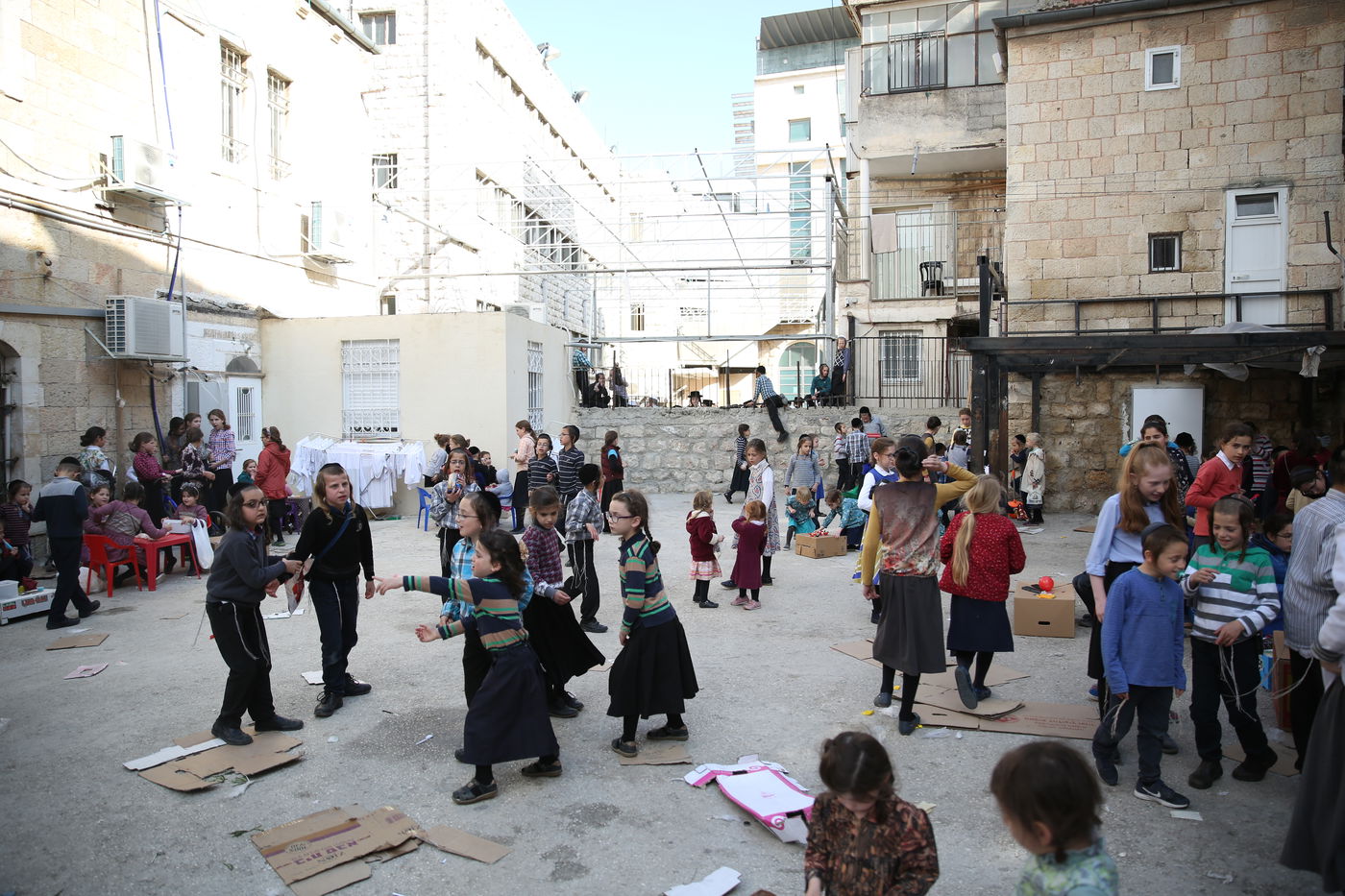 הצצה נדירה לשוק האג'ואים במאה שערים