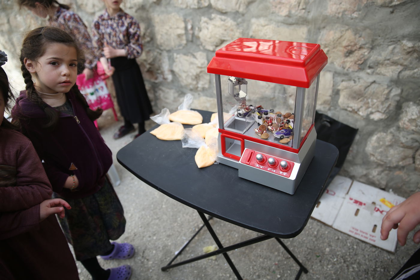 הצצה נדירה לשוק האג'ואים במאה שערים