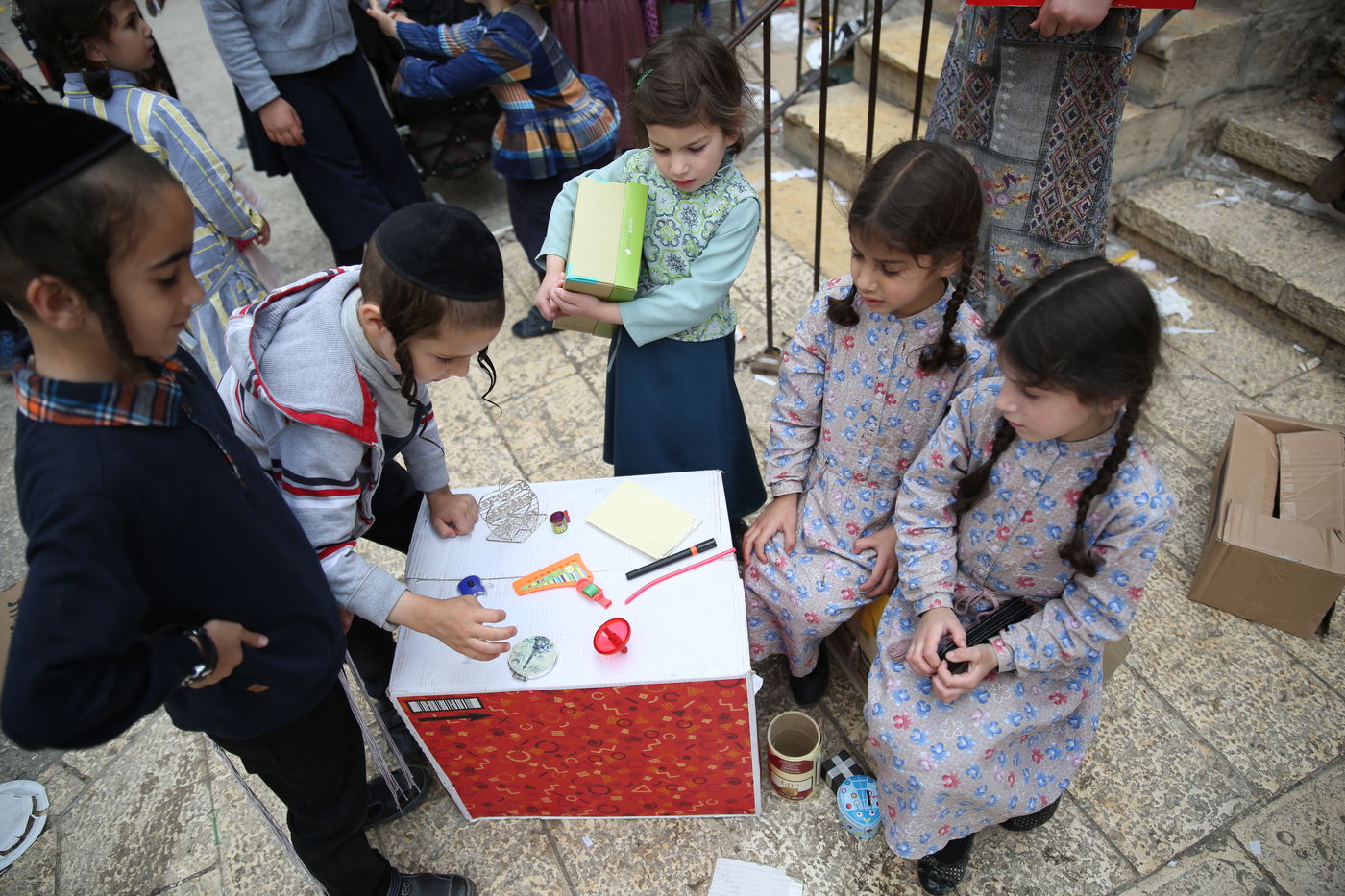 הצצה נדירה לשוק האג'ואים במאה שערים