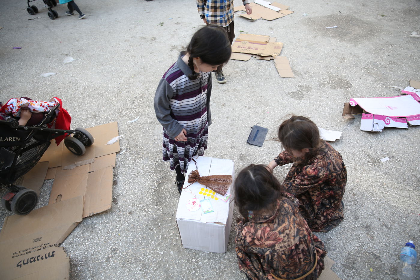 הצצה נדירה לשוק האג'ואים במאה שערים