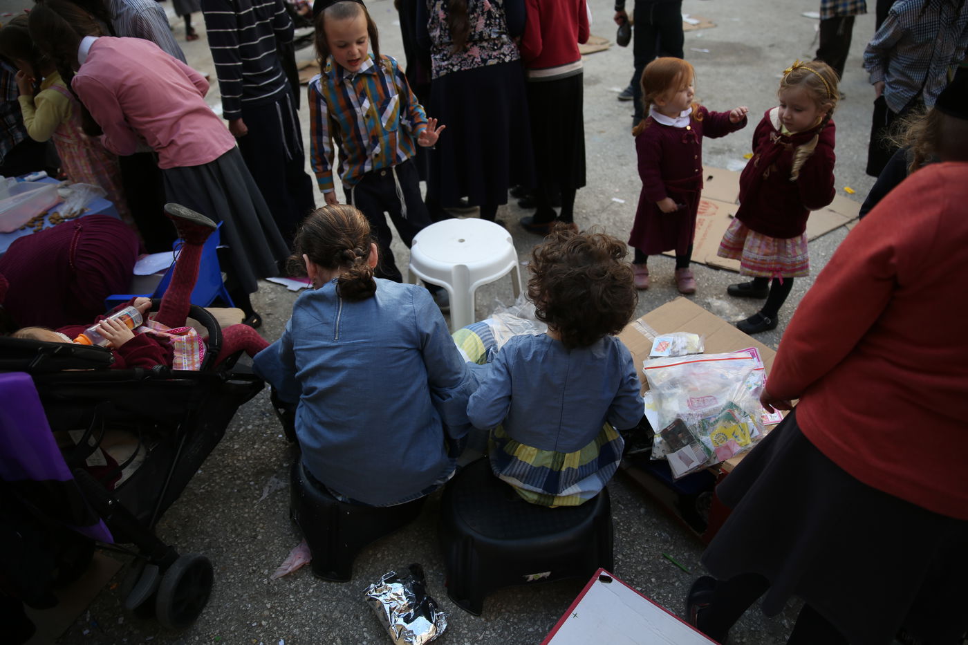 הצצה נדירה לשוק האג'ואים במאה שערים