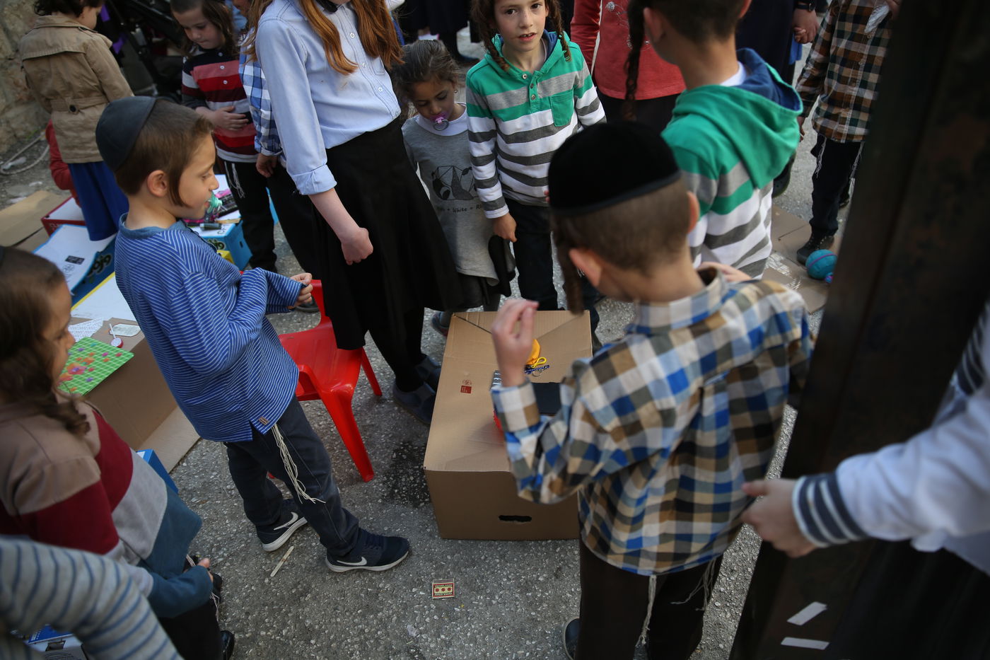 הצצה נדירה לשוק האג'ואים במאה שערים