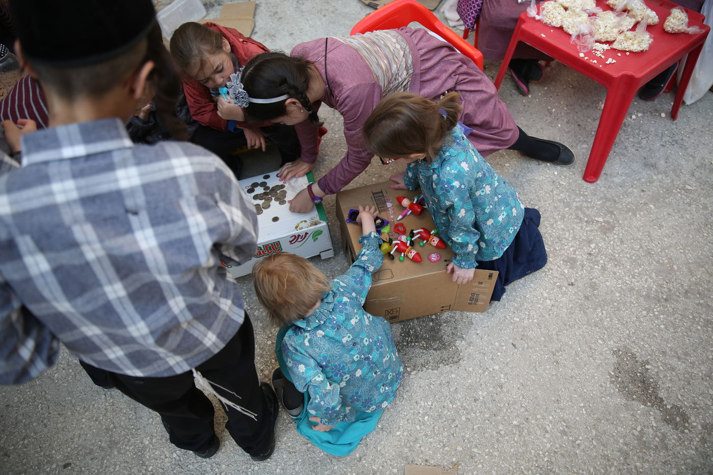 הצצה נדירה לשוק האג'ואים במאה שערים