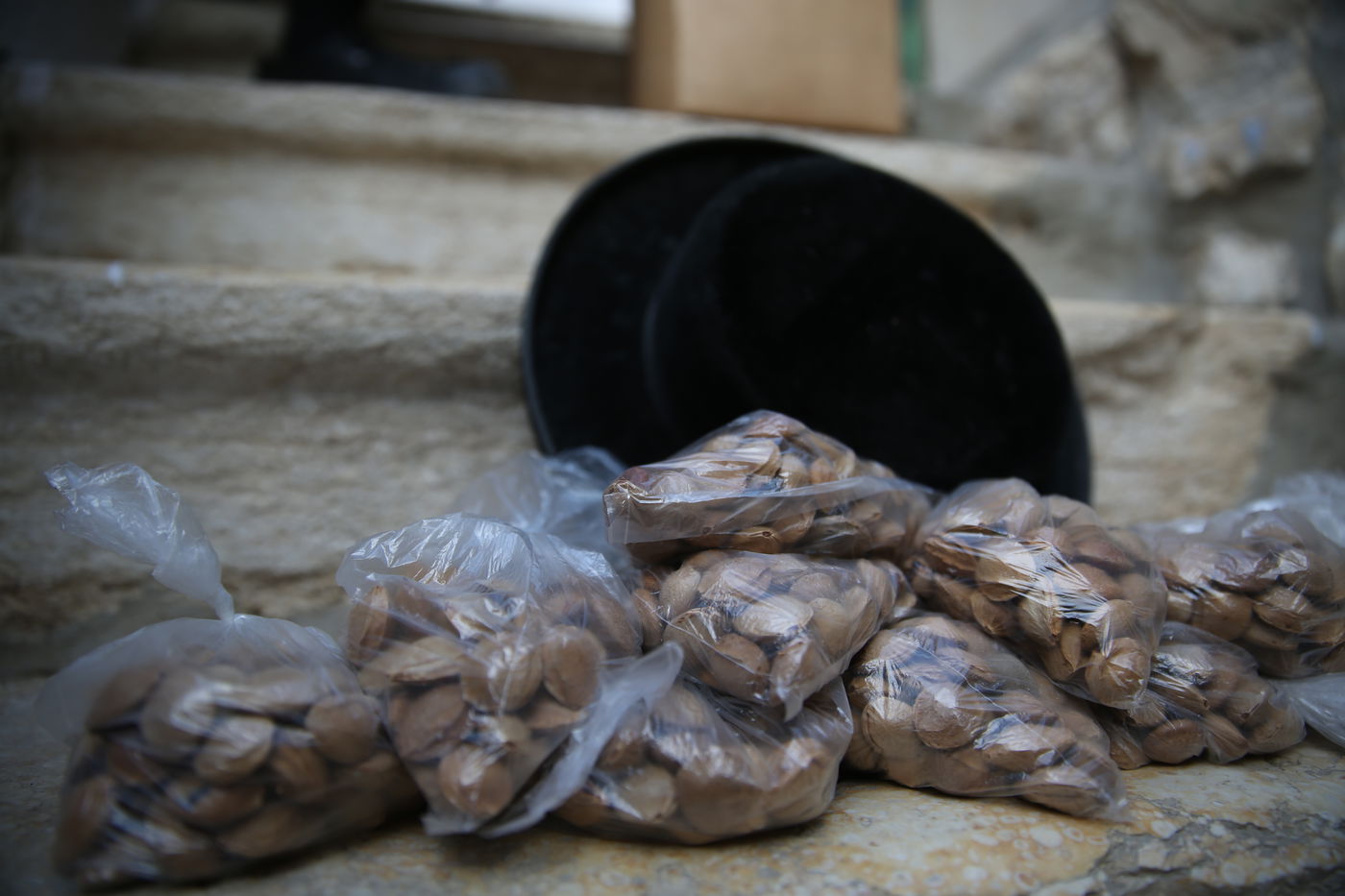 הצצה נדירה לשוק האג'ואים במאה שערים