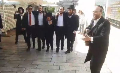 ליווי החתן בכותל המערבי הפך ל"פריצה להר הבית"