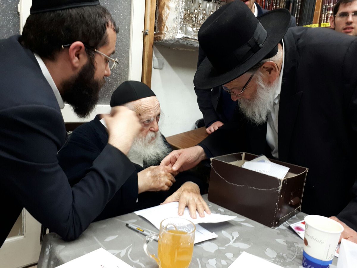 רוזנטל מקלב את ברכת מרן הגר"ח קנייבסקי