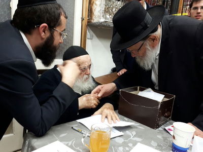 רוזנטל מקלב את ברכת מרן הגר"ח קנייבסקי