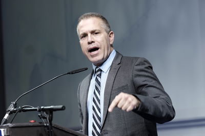 השר לביטחון פנים ארדן.