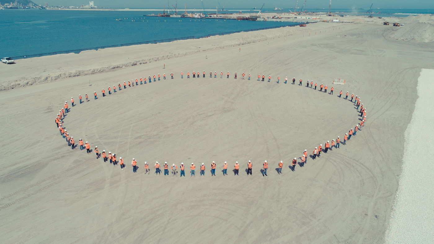 נמל המפרץ התחדש בדגל ענק ומרהיב • צפו