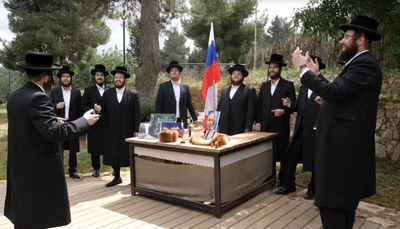 'מלכות' וזאנוויל ויינברגר בהפקת ענק • צפו