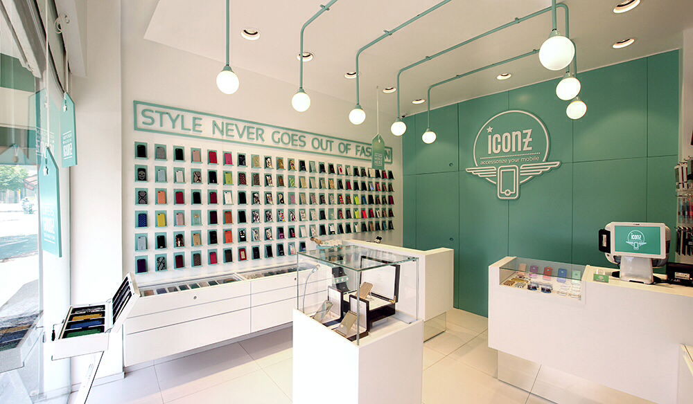 חנות הדגל של iconz בכיכר המדינה בתל אביב.