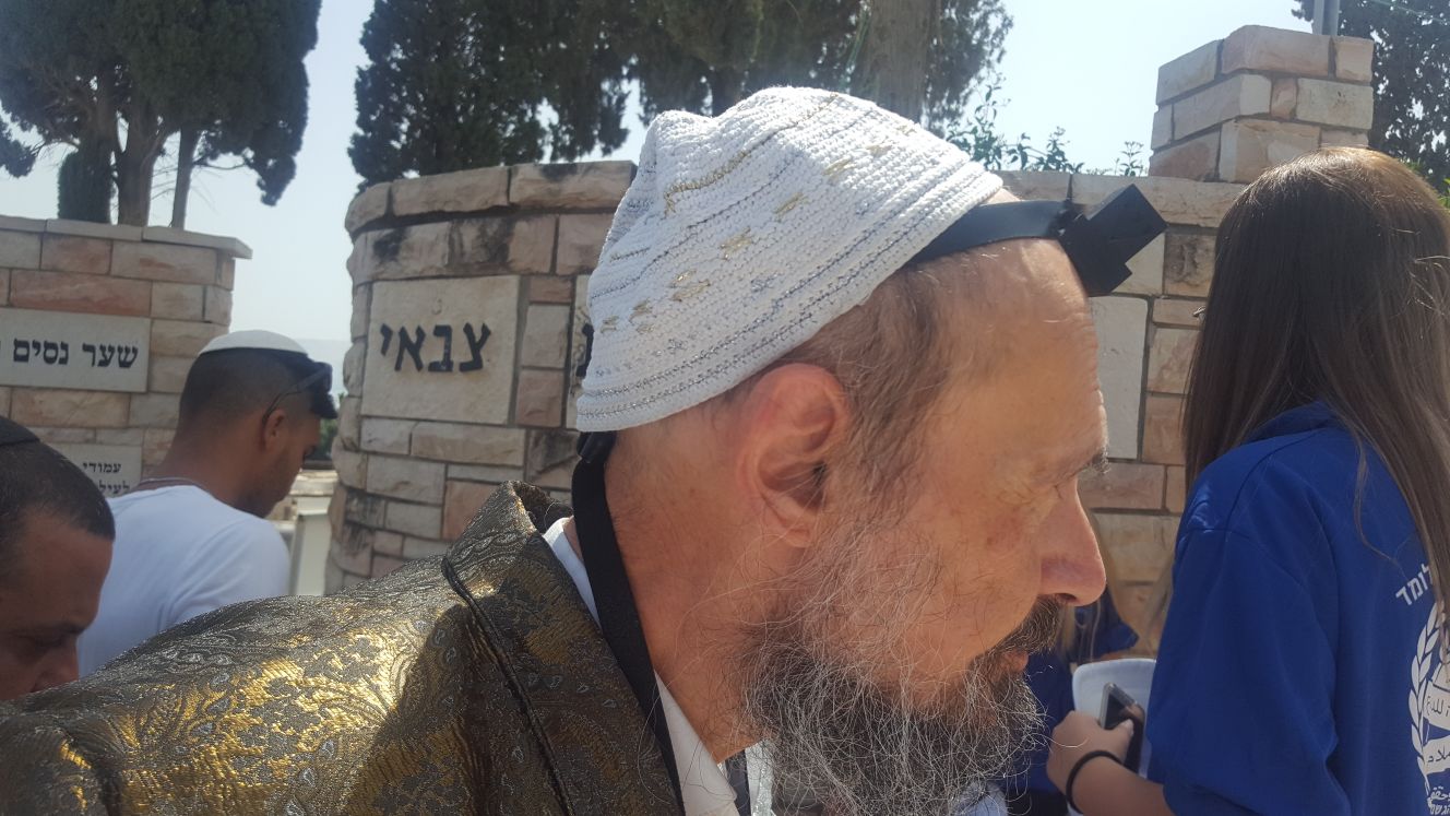 כך הרב דב קוק ציין את יום הזיכרון • צפו