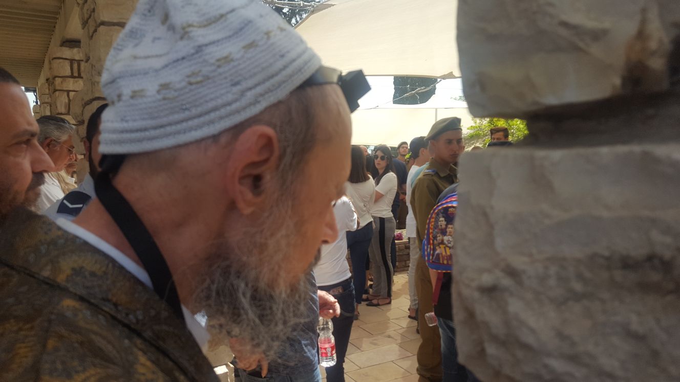 כך הרב דב קוק ציין את יום הזיכרון • צפו