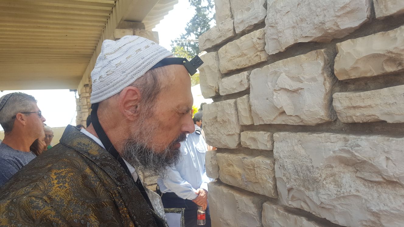 כך הרב דב קוק ציין את יום הזיכרון • צפו