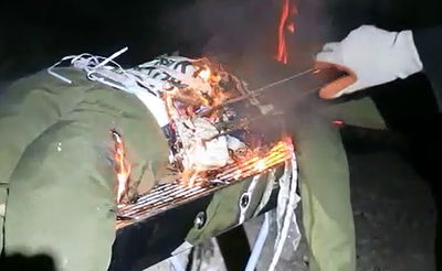 לכבוד יום הזיכרון: קיצוניים שרפו בובת חייל חרדי על המנגל