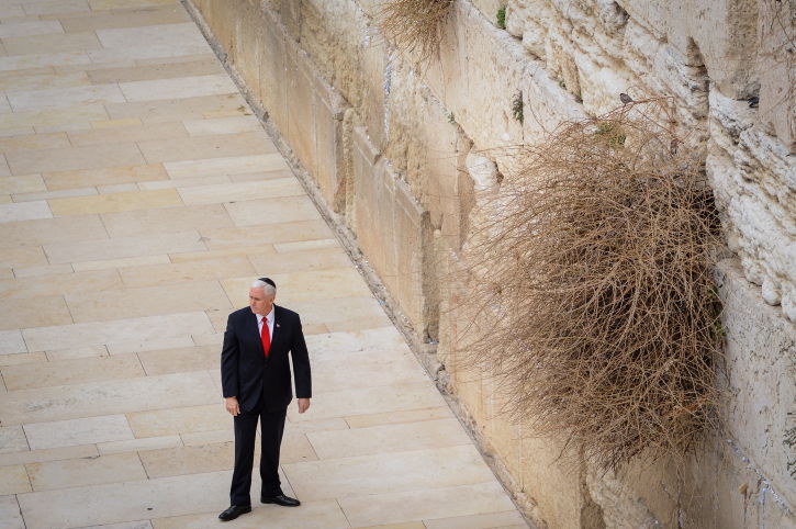 מייק פנס בכותל, ארכיון