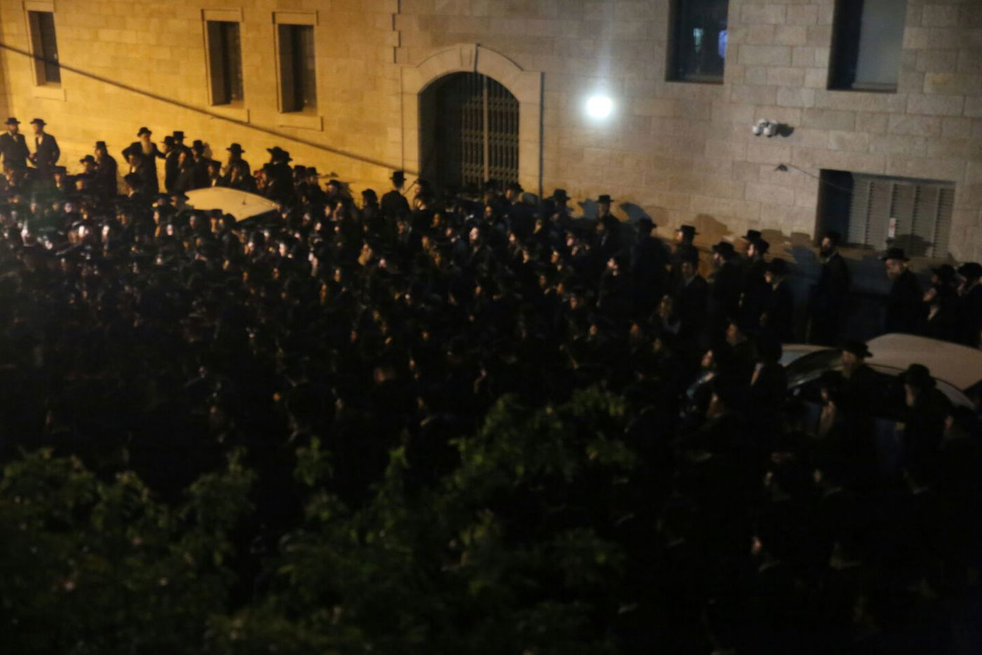 "קיבל את הייסורים באהבה": מאות בלווית האברך