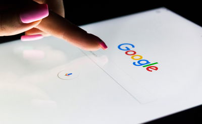 הכירו, צ'אט: גוגל ממציאה מחדש את האס־אם־אס