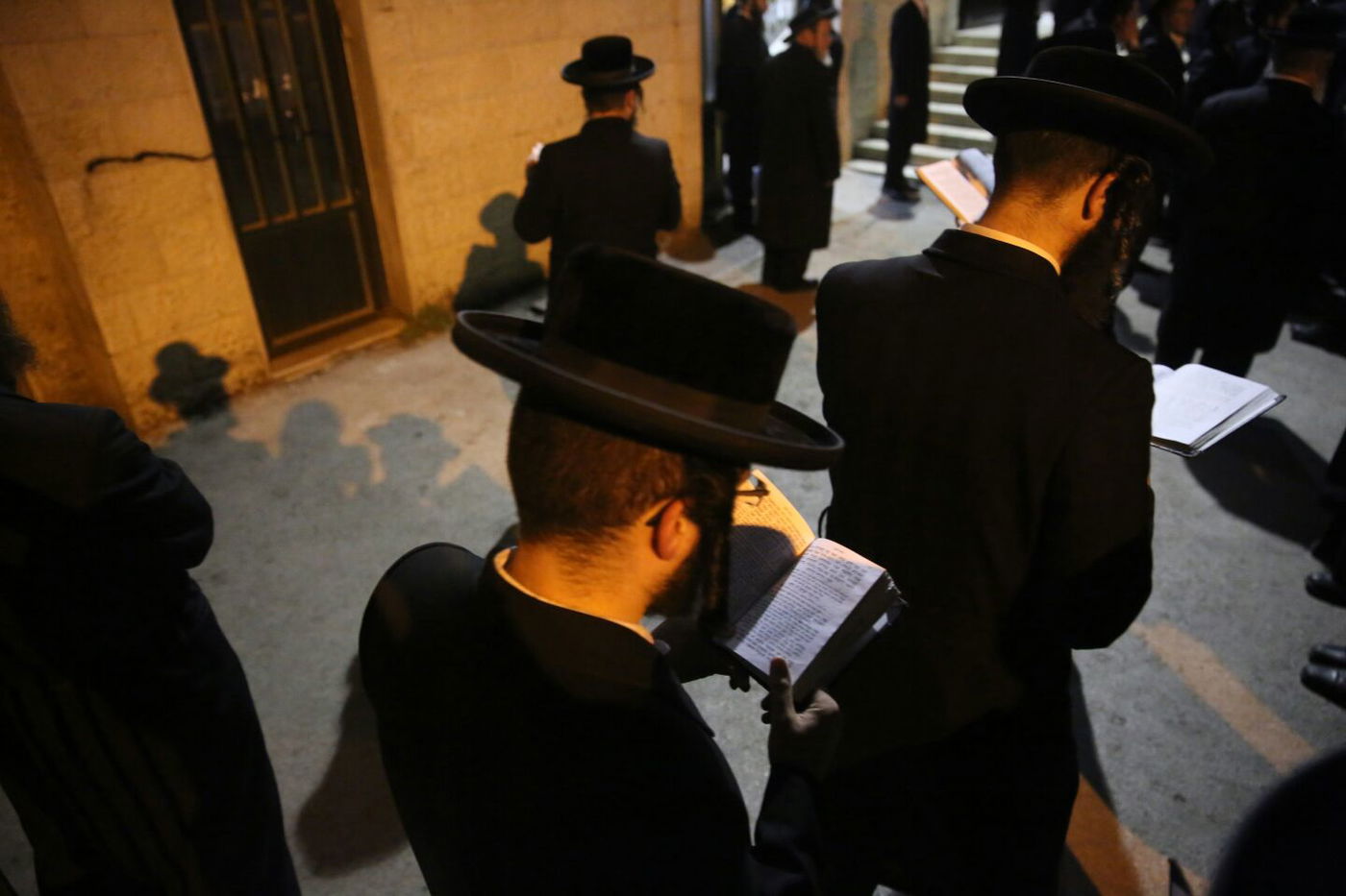 "קיבל את הייסורים באהבה": מאות בלווית האברך