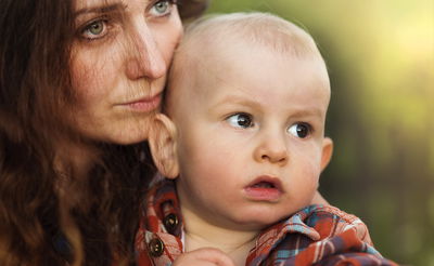 האמא שמסבירה: למה חשוב לבכות ליד הילדים