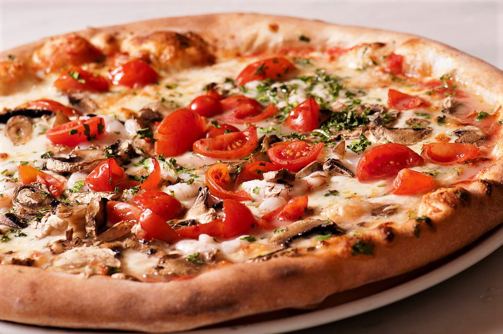 קולסלאו כרוב שמגישים עם פיצה