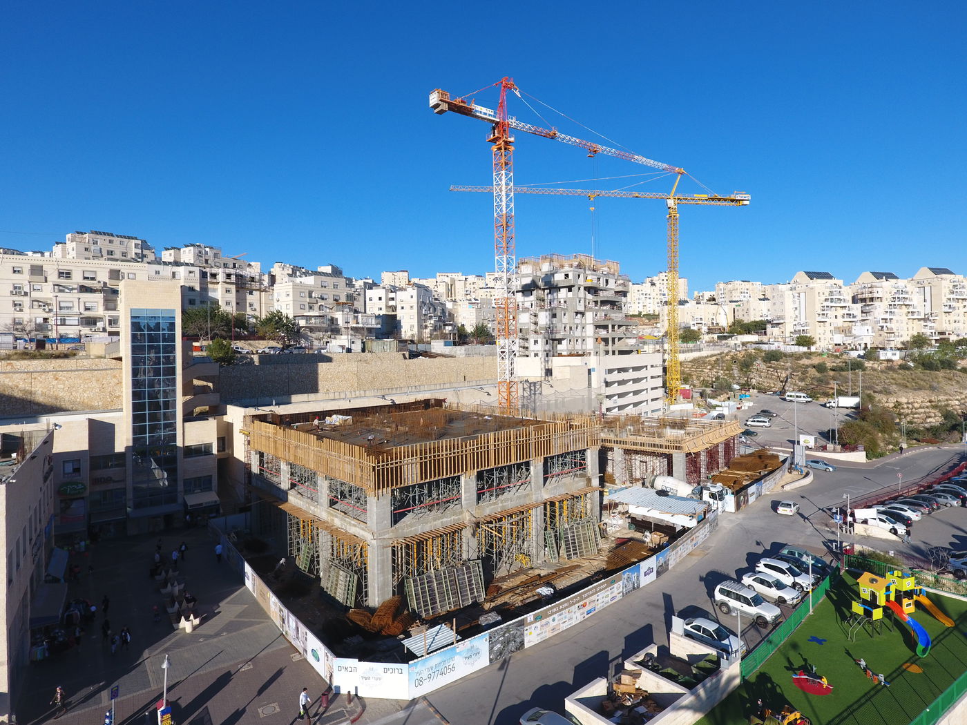 תנופת בניה בברכפלד.