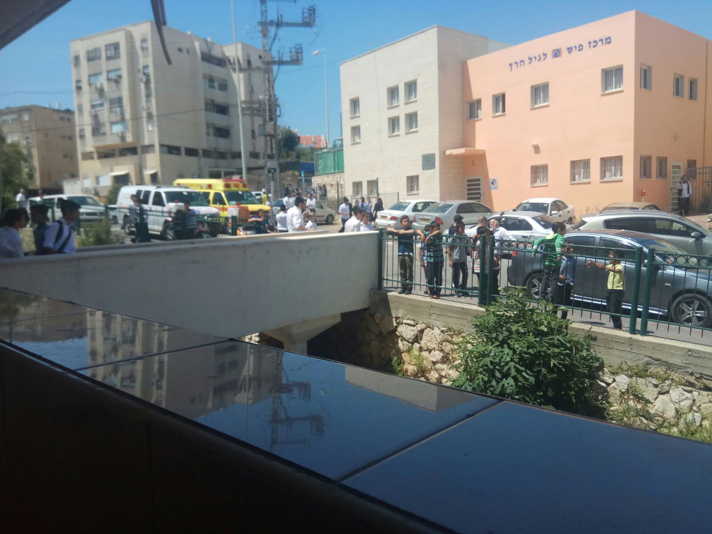 רכסים: פעוט בן שנתיים נפטר לאחר שנשכח ברכב