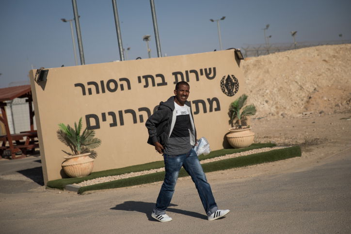 מבקש מקלט משתחרר מ'סהרונים'