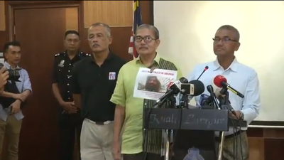 מפקד המשטרה עם התמונה החדשה